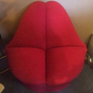 Kiss Chair